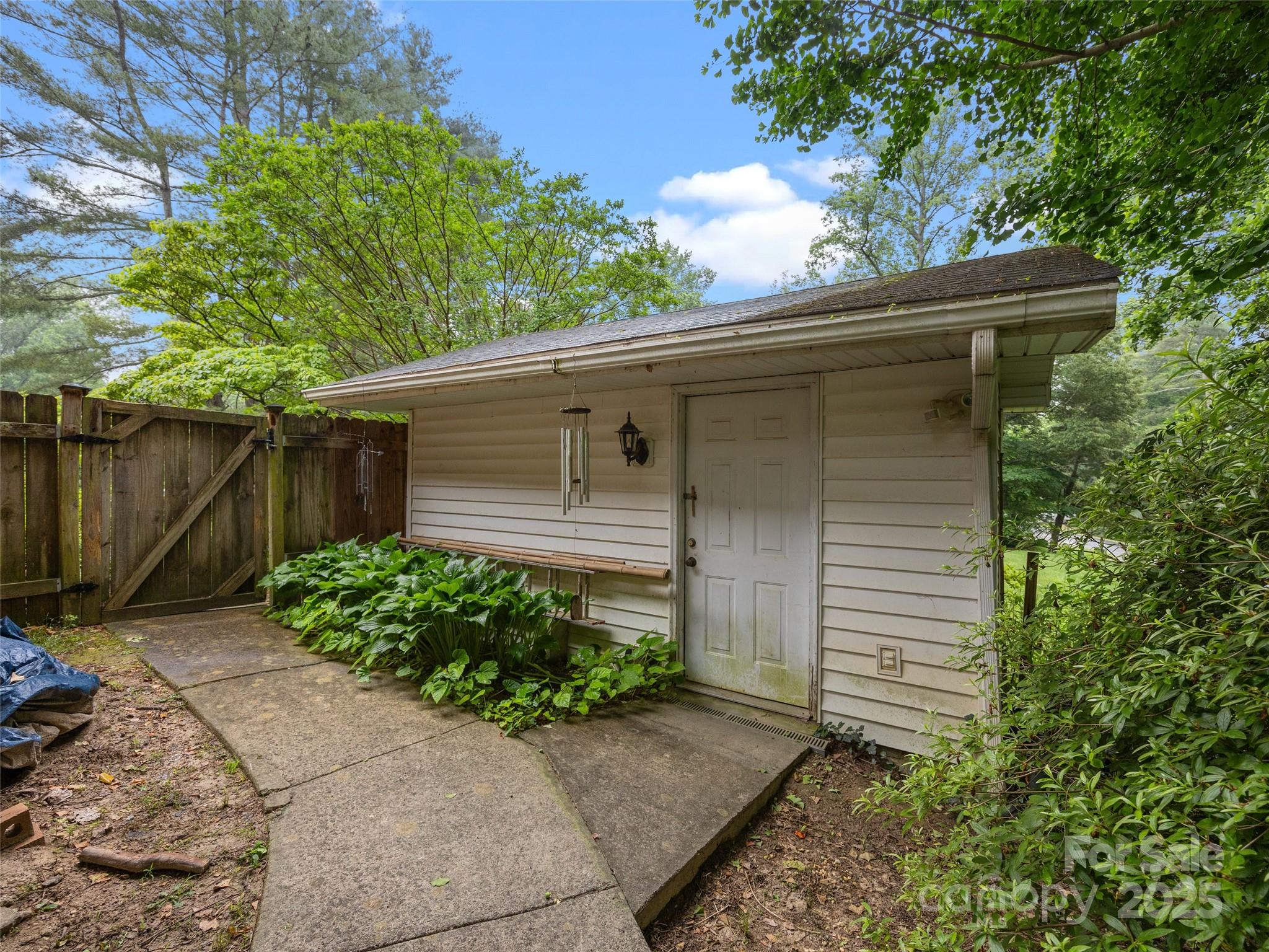 107 Edgehill Road Hendersonville, NC 28739 - Photo 14 of 48 Gallery Image 14