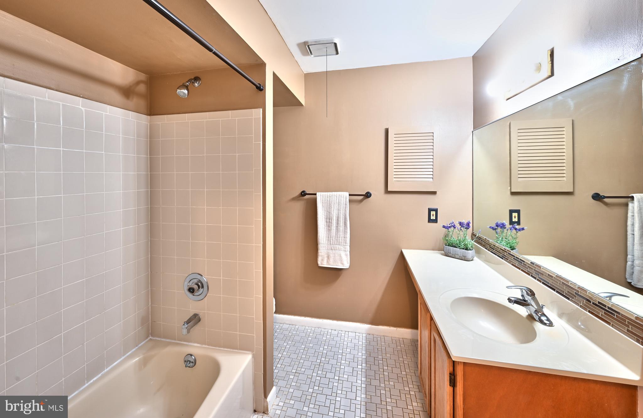 304 Trinity Court, Unit 10 Princeton, NJ 08540 - Photo 13 of 25