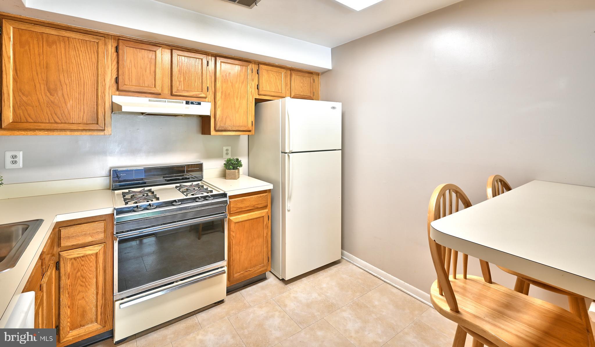 304 Trinity Court, Unit 10 Princeton, NJ 08540 - Photo 6 of 25