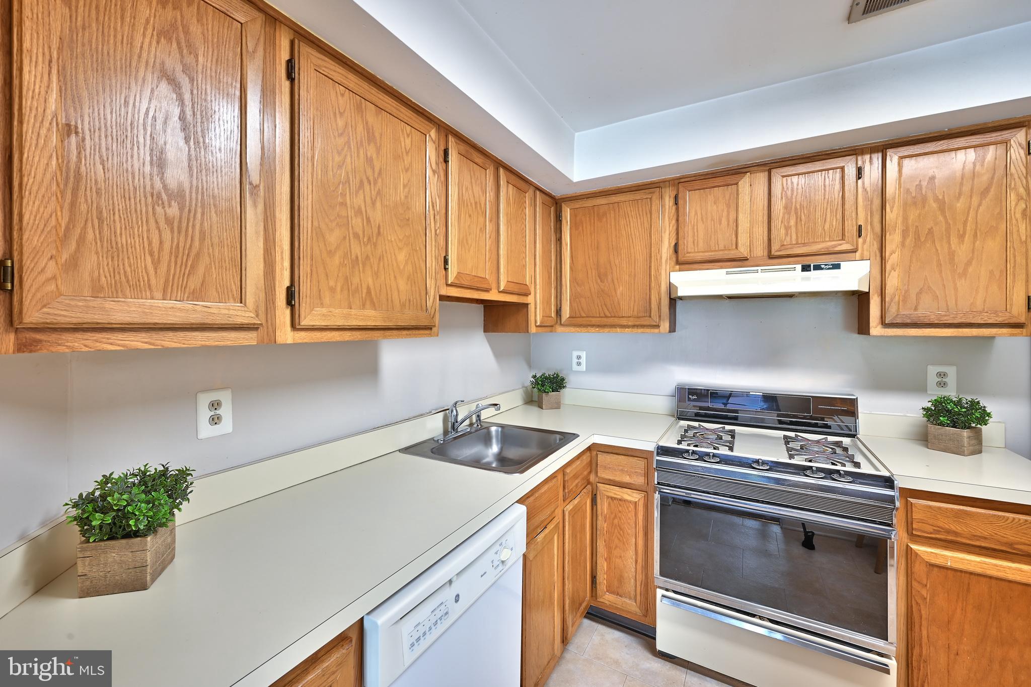 304 Trinity Court, Unit 10 Princeton, NJ 08540 - Photo 7 of 25