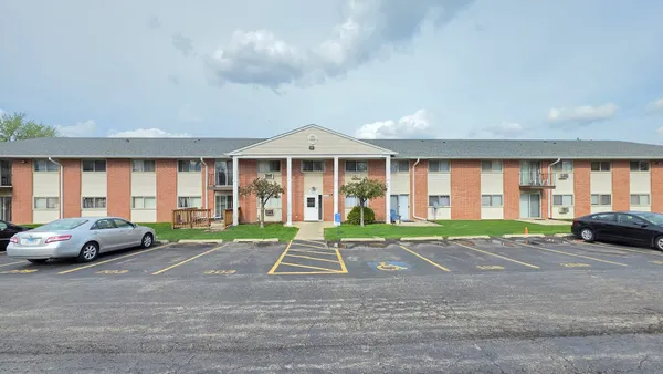 $165,000 | 1557 Jill Court, Unit 206, Glendale Heights, IL 60139