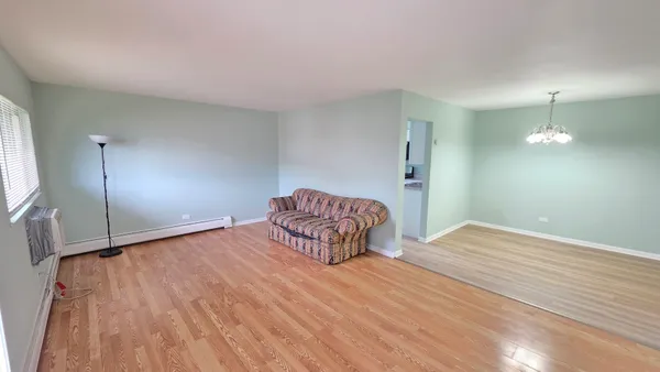 $165,000 | 1557 Jill Court, Unit 206, Glendale Heights, IL 60139