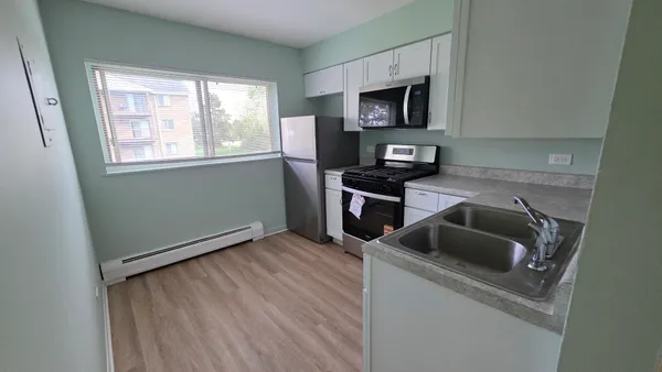 $165,000 | 1557 Jill Court, Unit 206, Glendale Heights, IL 60139