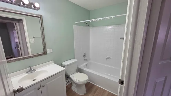 $165,000 | 1557 Jill Court, Unit 206, Glendale Heights, IL 60139