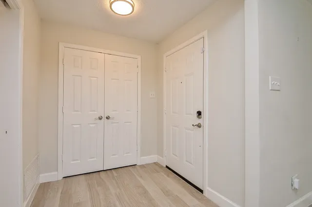 $3,350 | 414 Lakeview Drive, Sugar Land, TX 77498