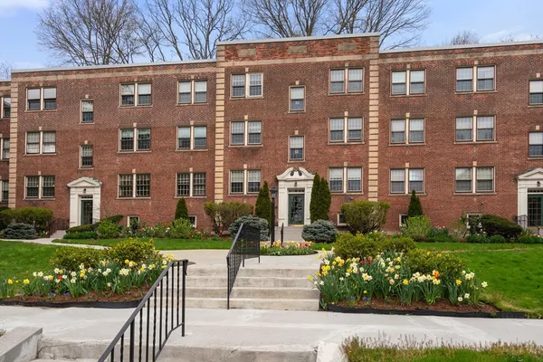 $699,900 | 1500 Beacon Street, Unit 4, Brookline, MA 02446