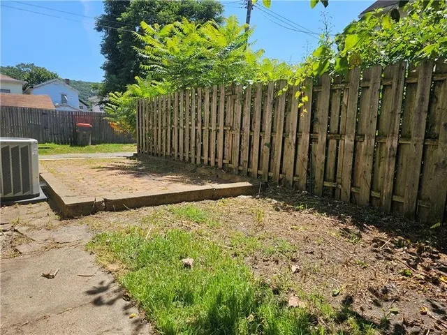 $950 | 517 19th Street, Beaver Falls, PA 15010