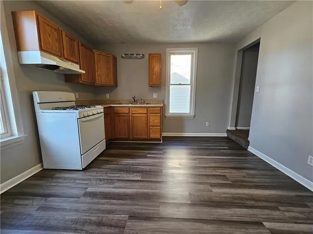 $950 | 517 19th Street, Beaver Falls, PA 15010