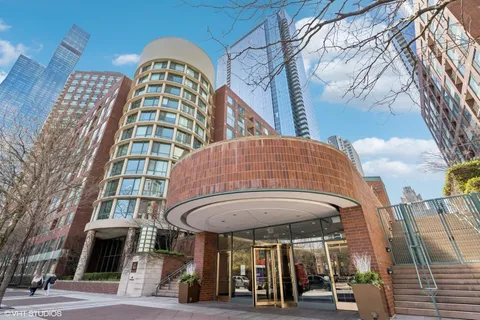 $529,000 | 440 North McClurg Court, Unit 111, Chicago, IL 60611
