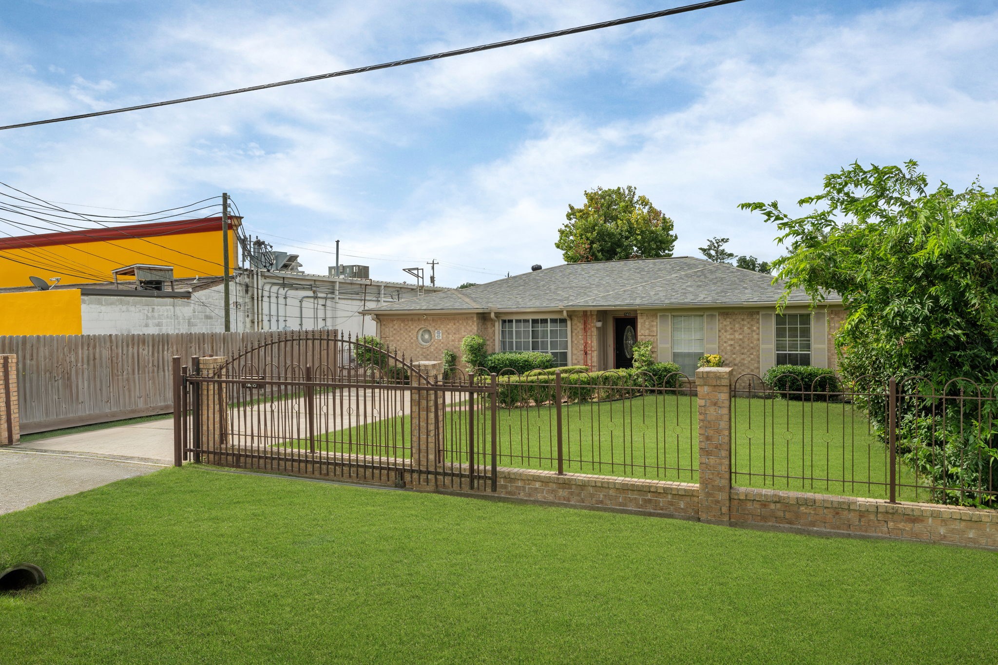 740 Post Street Houston, TX 77022 - Photo 3 of 33