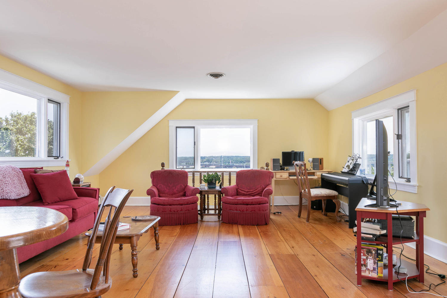112 Salem Street Portland, ME 04102 - Photo 5 of 29 112 Salem St Portland ME 04102-large-005