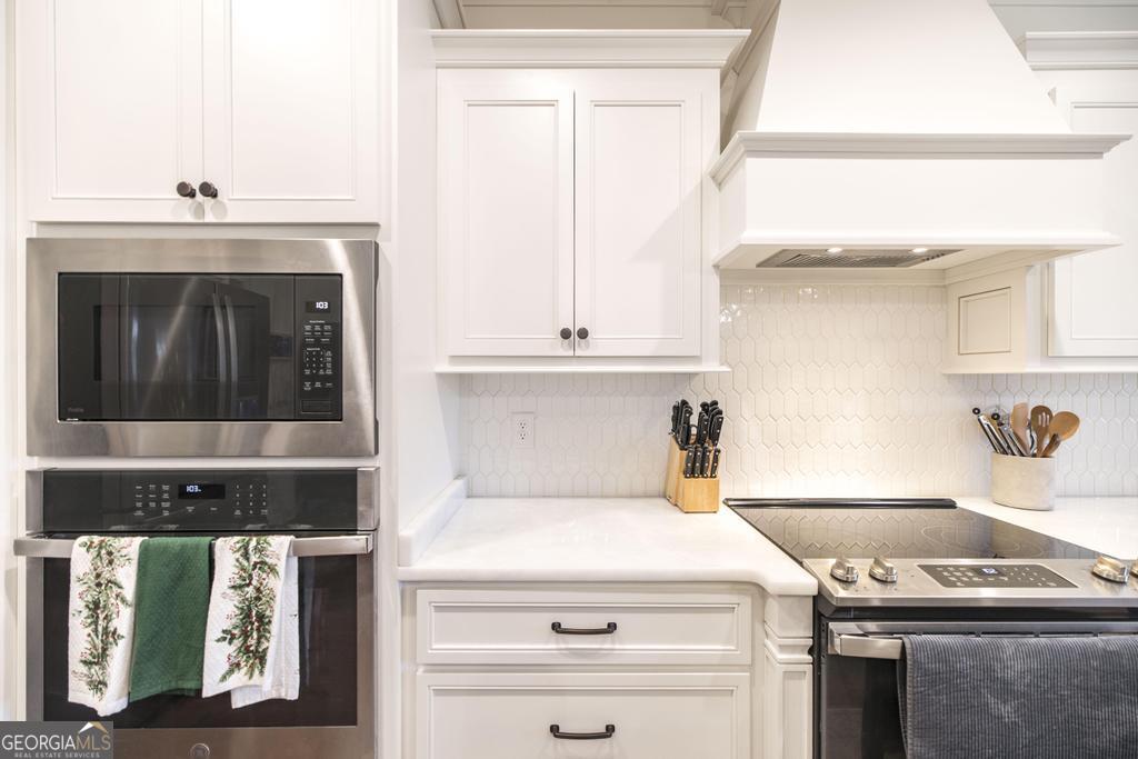 206 Bristleleaf Path Kathleen, GA 31047 - Photo 12 of 33 a kitchen with a stove and a microwave