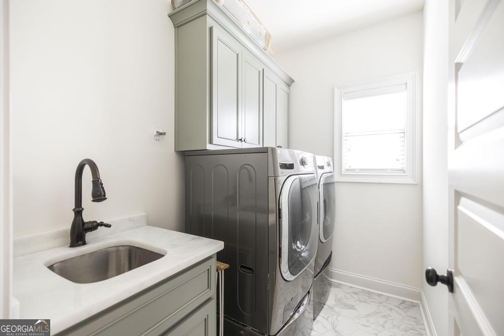 206 Bristleleaf Path Kathleen, GA 31047 - Photo 21 of 33 a kitchen with a refrigerator and a sink