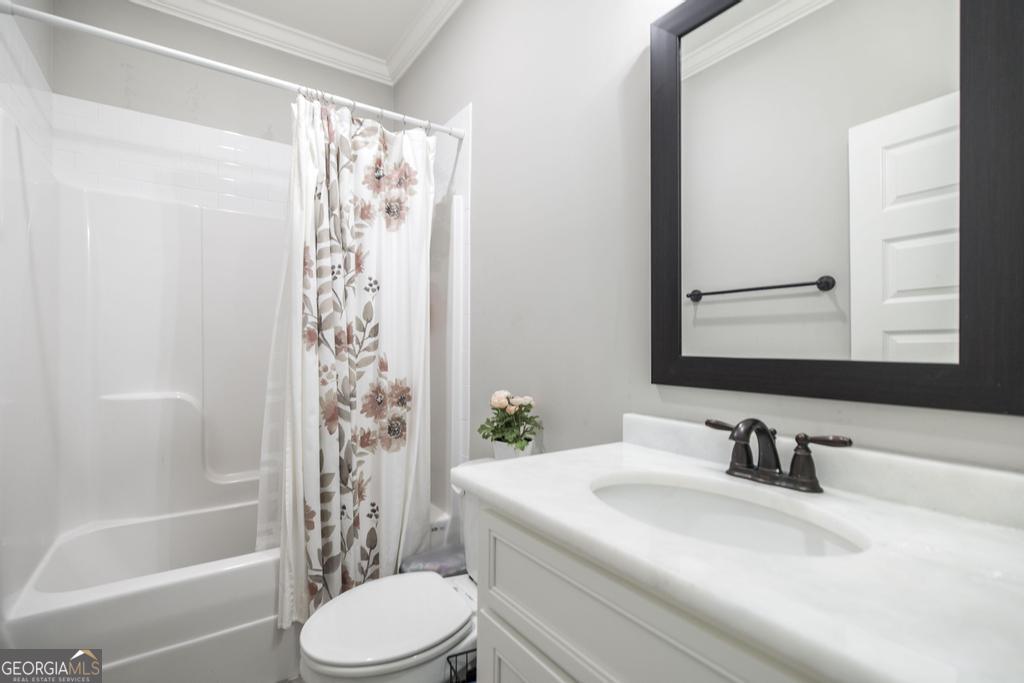 206 Bristleleaf Path Kathleen, GA 31047 - Photo 26 of 33 a bathroom with a sink a toilet and a bathtub