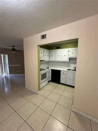 $218,000 | 10353 North Kendall Drive, Unit BB2, Miami, FL 33176