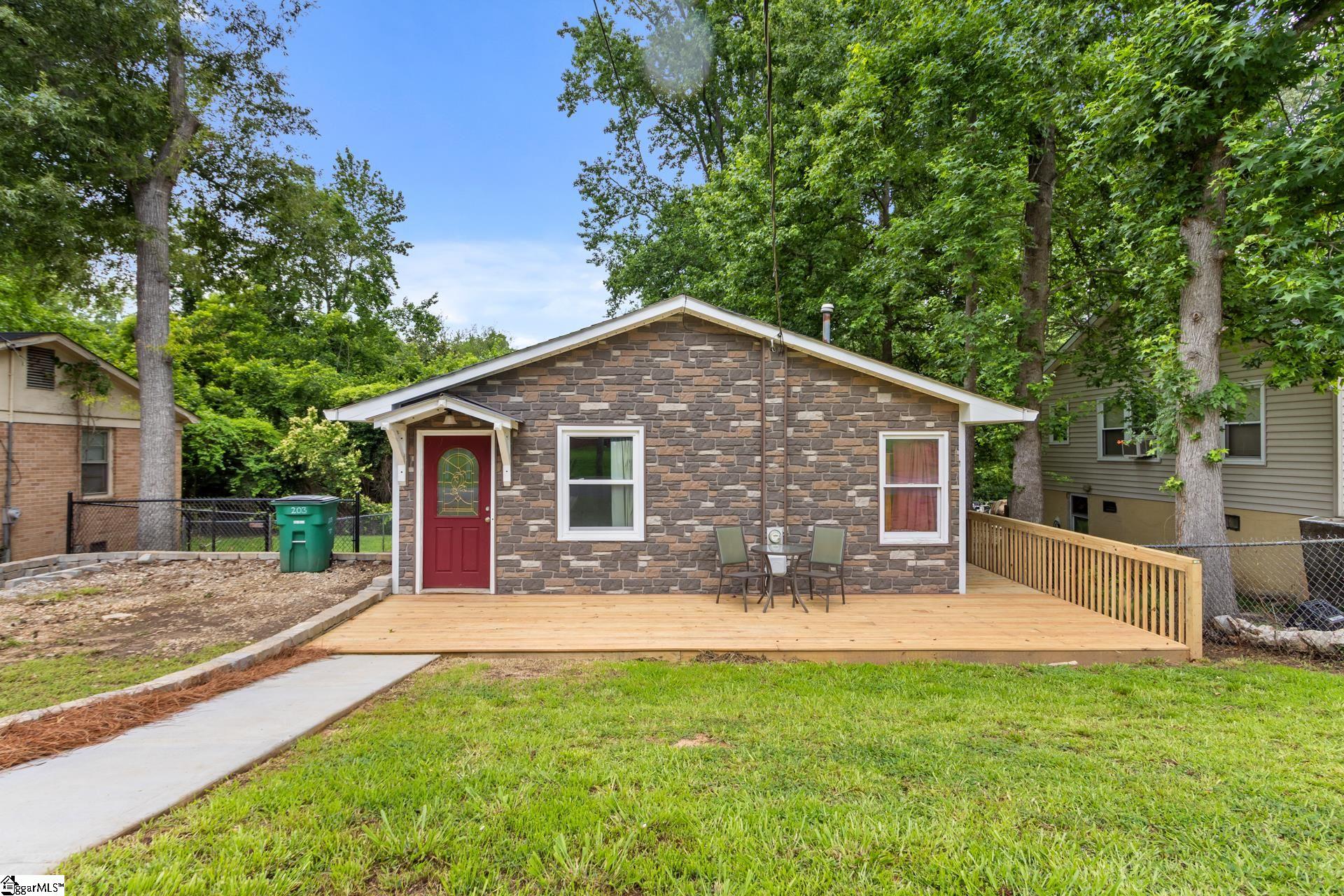 203 Shands Street Clinton, SC 29325 - Photo 1 of 28