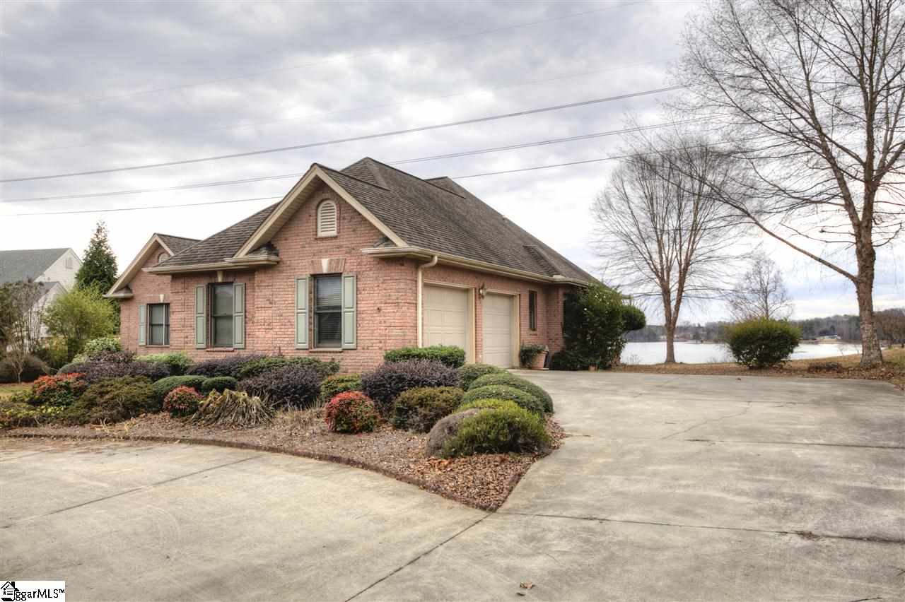 180 Walker Point Seneca, SC 29672 - Photo 3 of 30