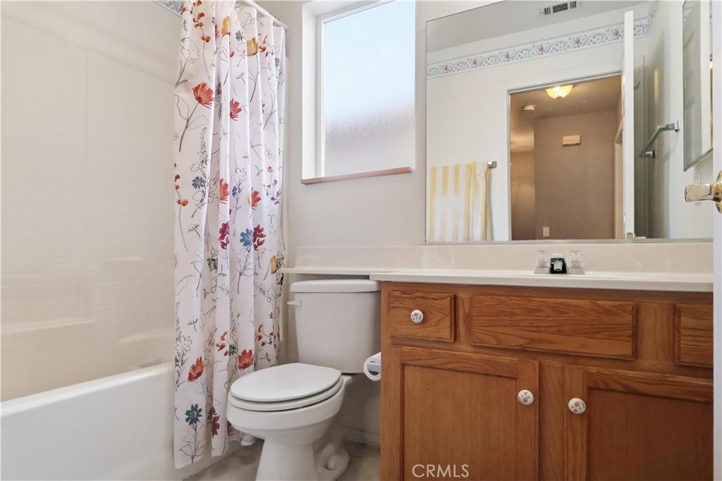 19020 Stoddard Way Apple Valley, CA 92308 - Photo 21 of 32 Bathroom #2