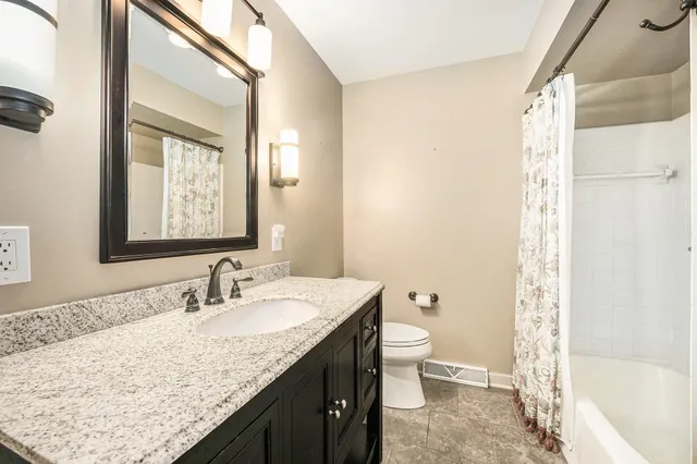 $259,000 | 7373 Pine Grove Drive, Jenison, MI 49428