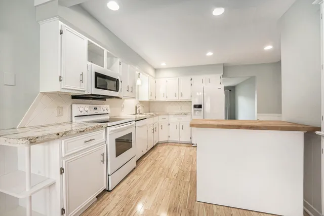 $259,000 | 7373 Pine Grove Drive, Jenison, MI 49428