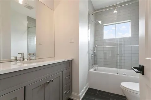 $1,369,000 | 15 Oak Hills Lane, New Orleans, LA 70131