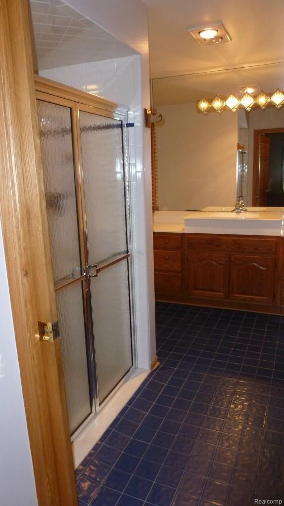 1196 Timber Ridge Court Milford, MI 48380 - Photo 16 of 30 Master Bath #2 Barrier Free Shwr