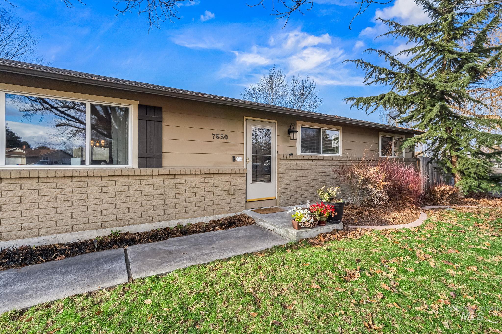 7650 West Colt Drive Boise, ID 83709 - Photo 3 of 30 Ranch-style home featuring brick siding and a front yard