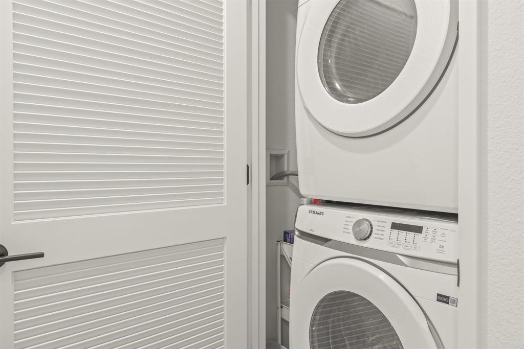 35173 Grove Trail Fallbrook, CA 92028 - Photo 19 of 30 a utility room with dryer and washer
