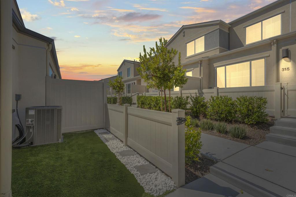 35173 Grove Trail Fallbrook, CA 92028 - Photo 4 of 30 a view of a back yard of the house