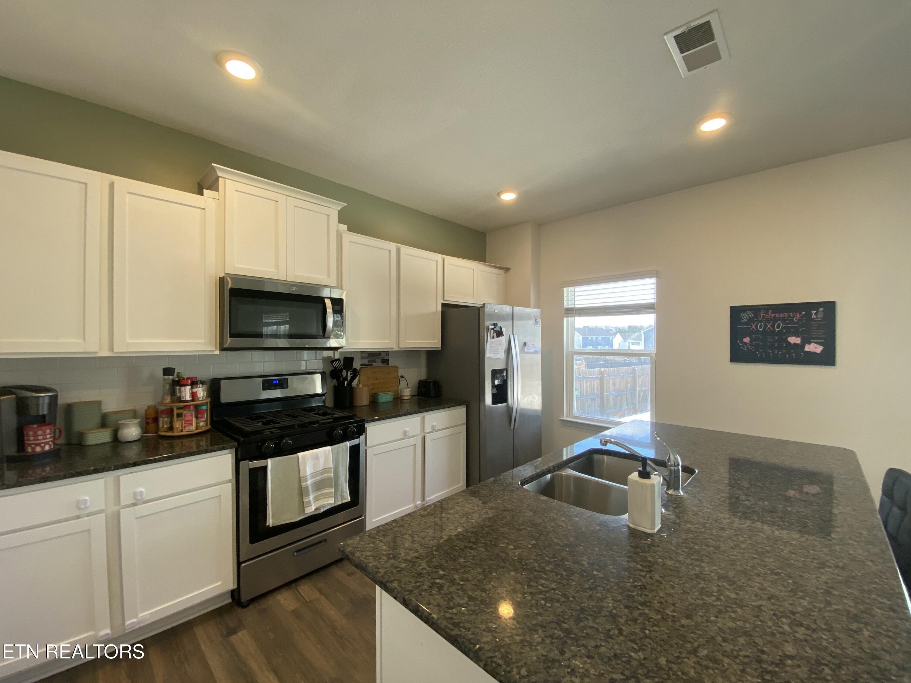 2855 Red Barn Road Knoxville, TN 37931 - Photo 18 of 43 granite countertops