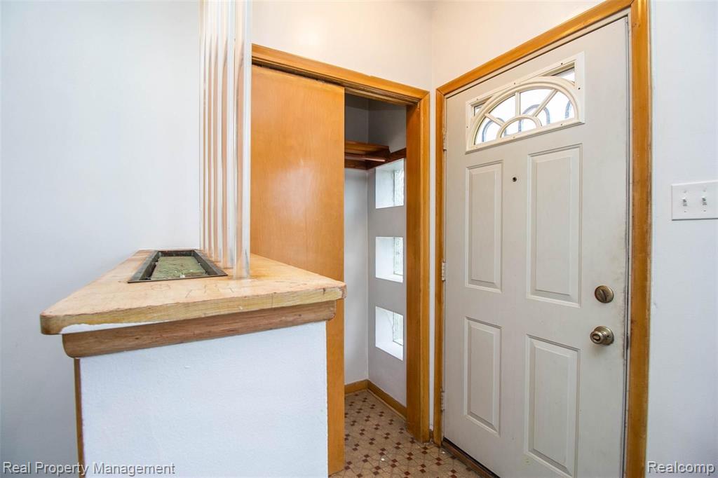 7303 Patton Street Detroit, MI 48228 - Photo 3 of 29