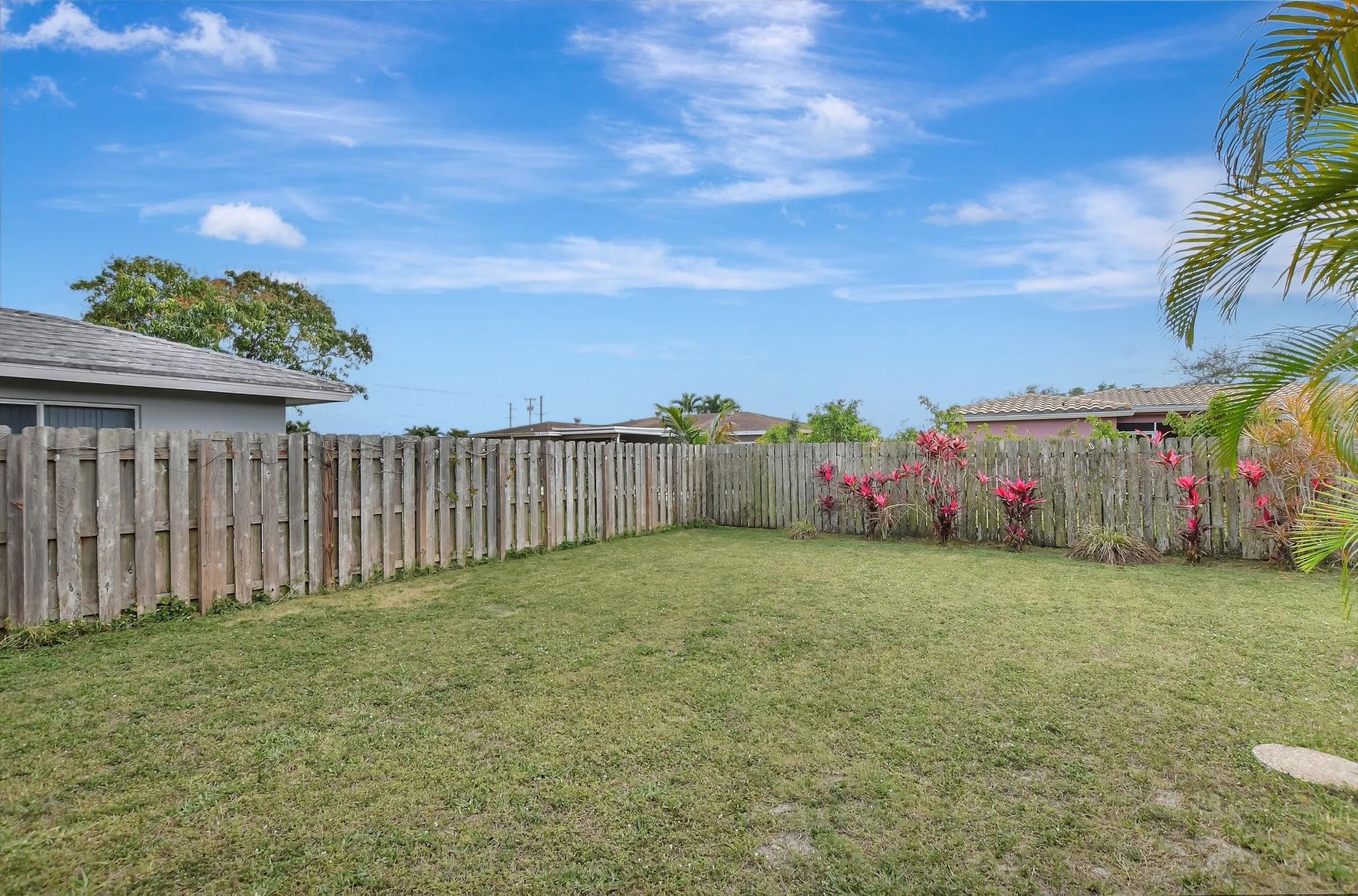 11114 Mohawk Street Boca Raton, FL 33428 - Photo 29 of 33 SO MUCH SPACE FOR GARDENING OR POOL