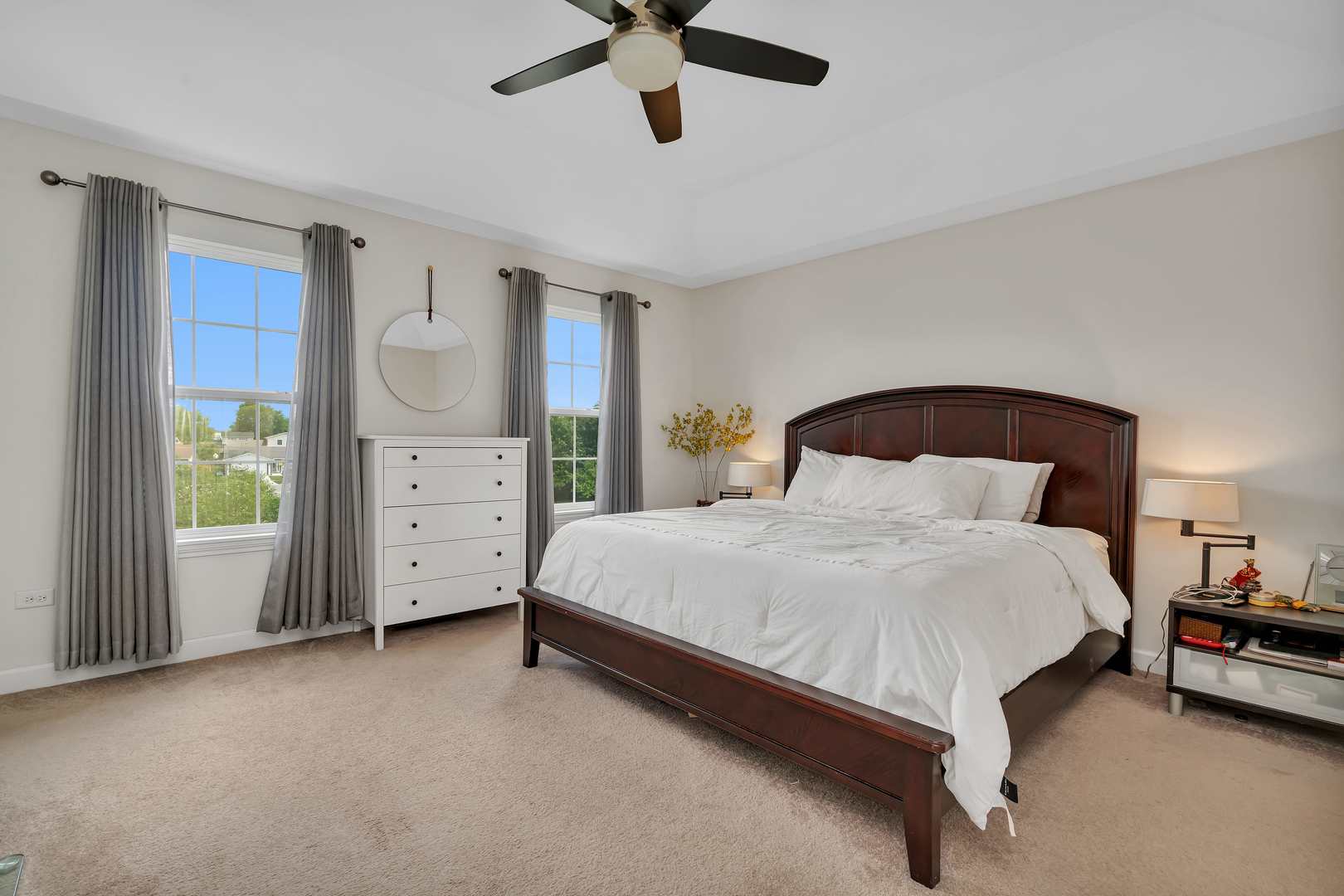 333 Bennett Drive Carol Stream, IL 60188 - Photo 17 of 22 a bedroom with a bed and a cabinets