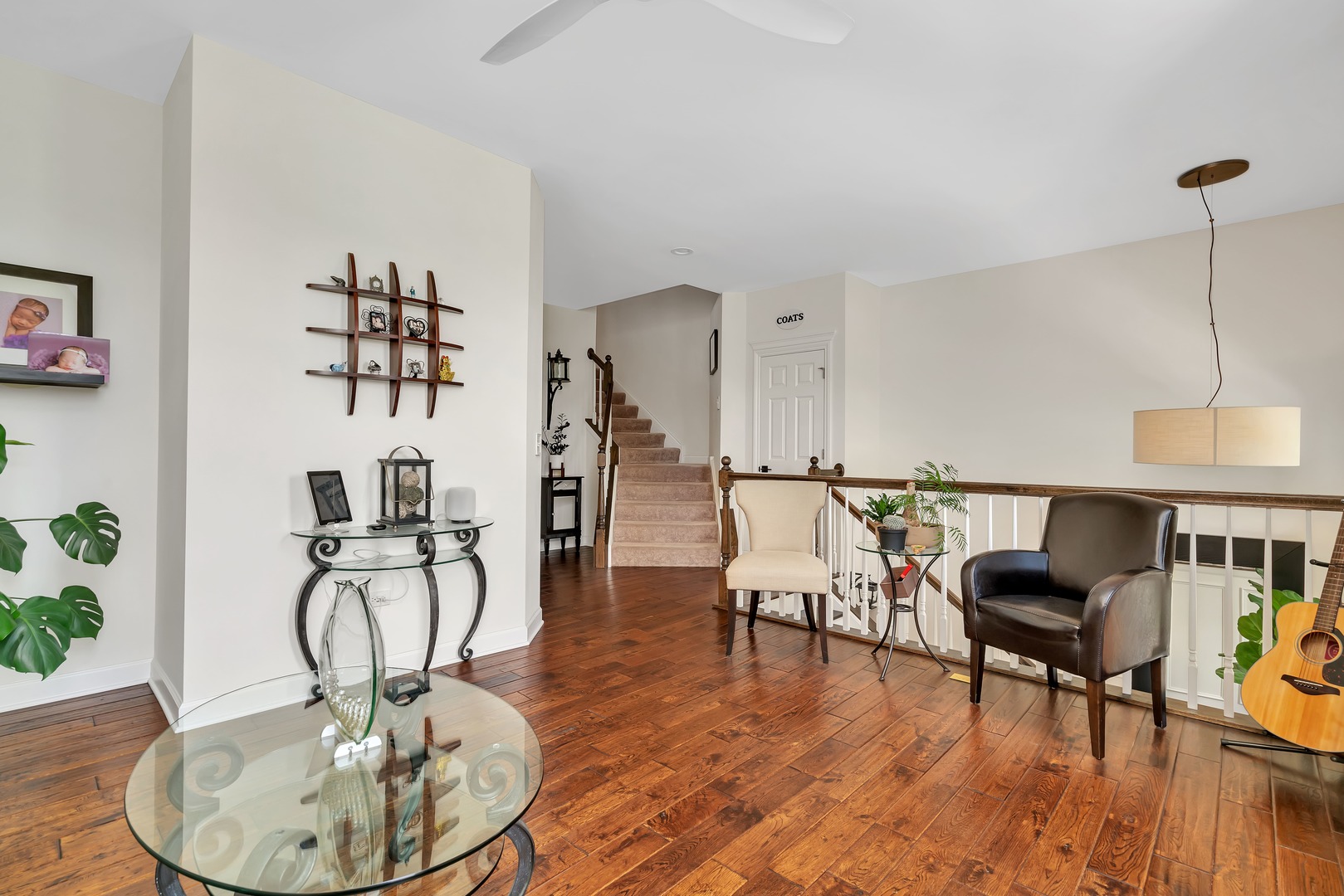 333 Bennett Drive Carol Stream, IL 60188 - Photo 6 of 22 a view of a livingroom with furniture