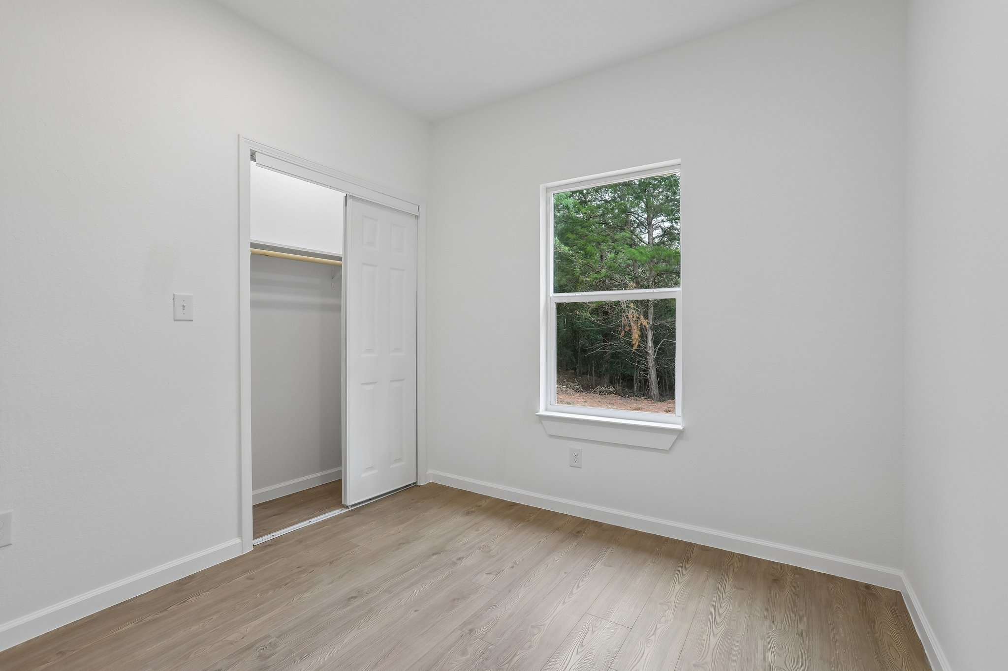 210 Flint Ridge Street Bastrop, TX 78602 - Photo 17 of 40 an empty room with a window