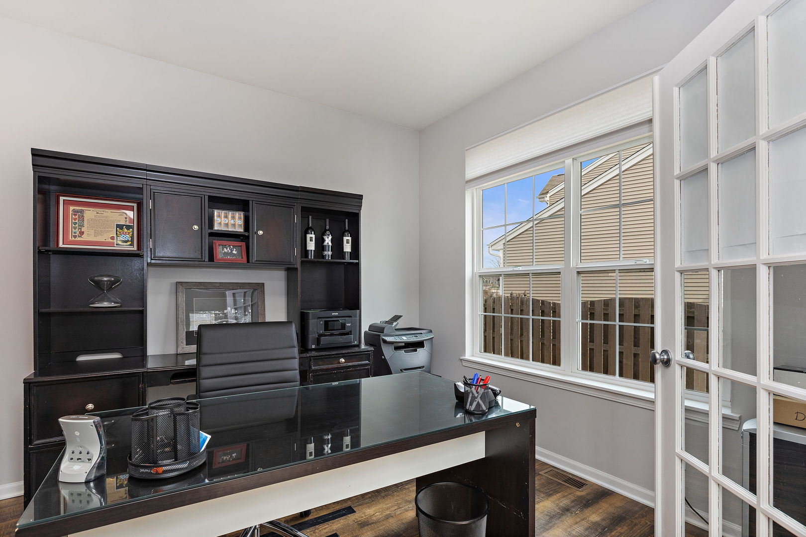 32205 Rockwell Drive McHenry, IL 60051 - Photo 15 of 27 a living room with furniture