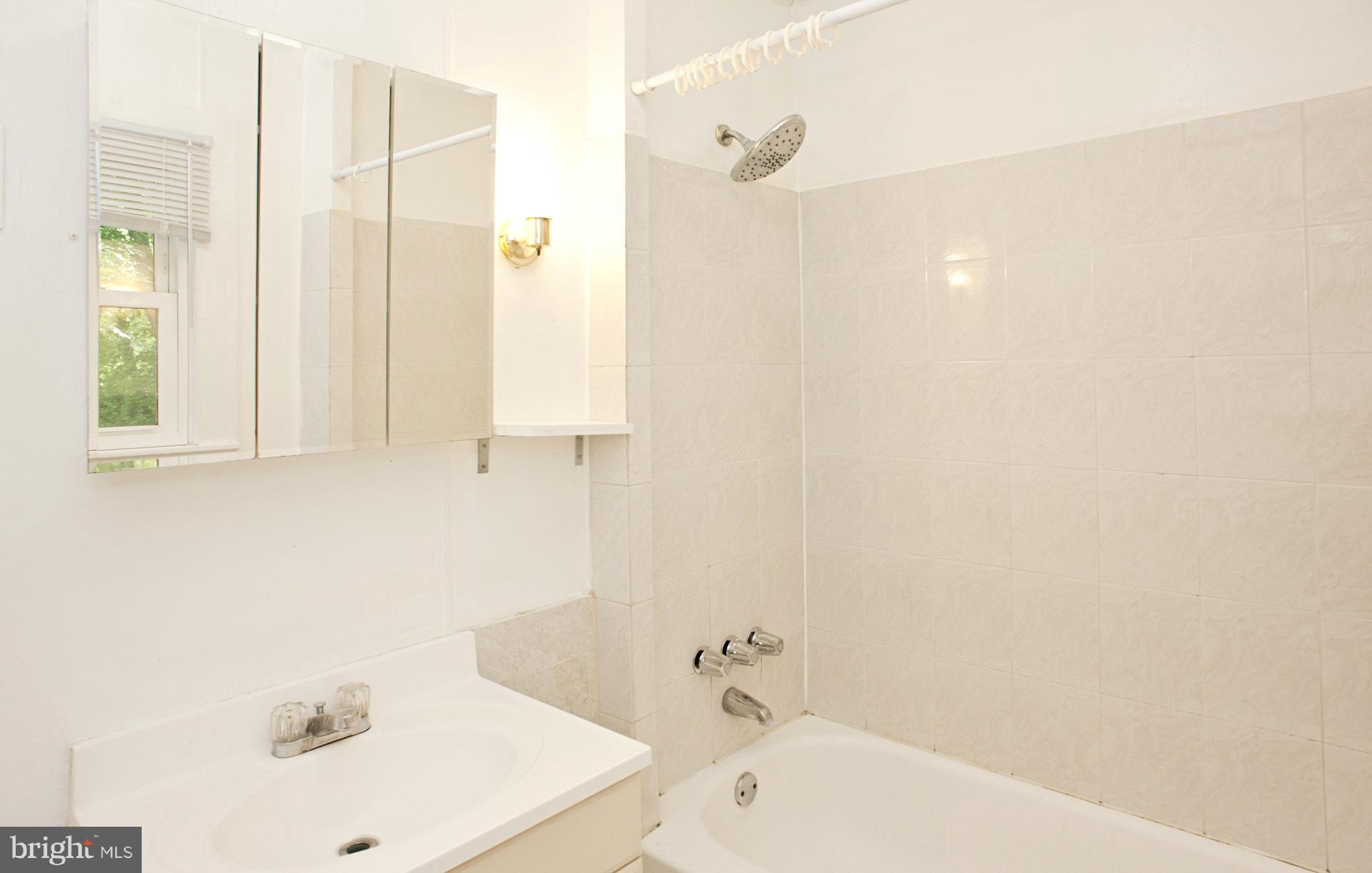 1837 St Margarets Road Annapolis, MD 21409 - Photo 27 of 34 Bath (Master)