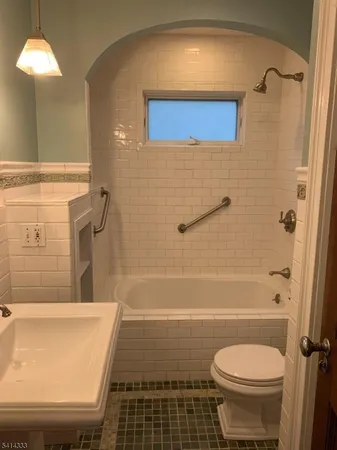 $3,400 | 36 Burnet Street, Unit 1, Maplewood, NJ 07040