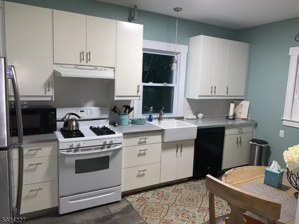 $3,400 | 36 Burnet Street, Unit 1, Maplewood, NJ 07040