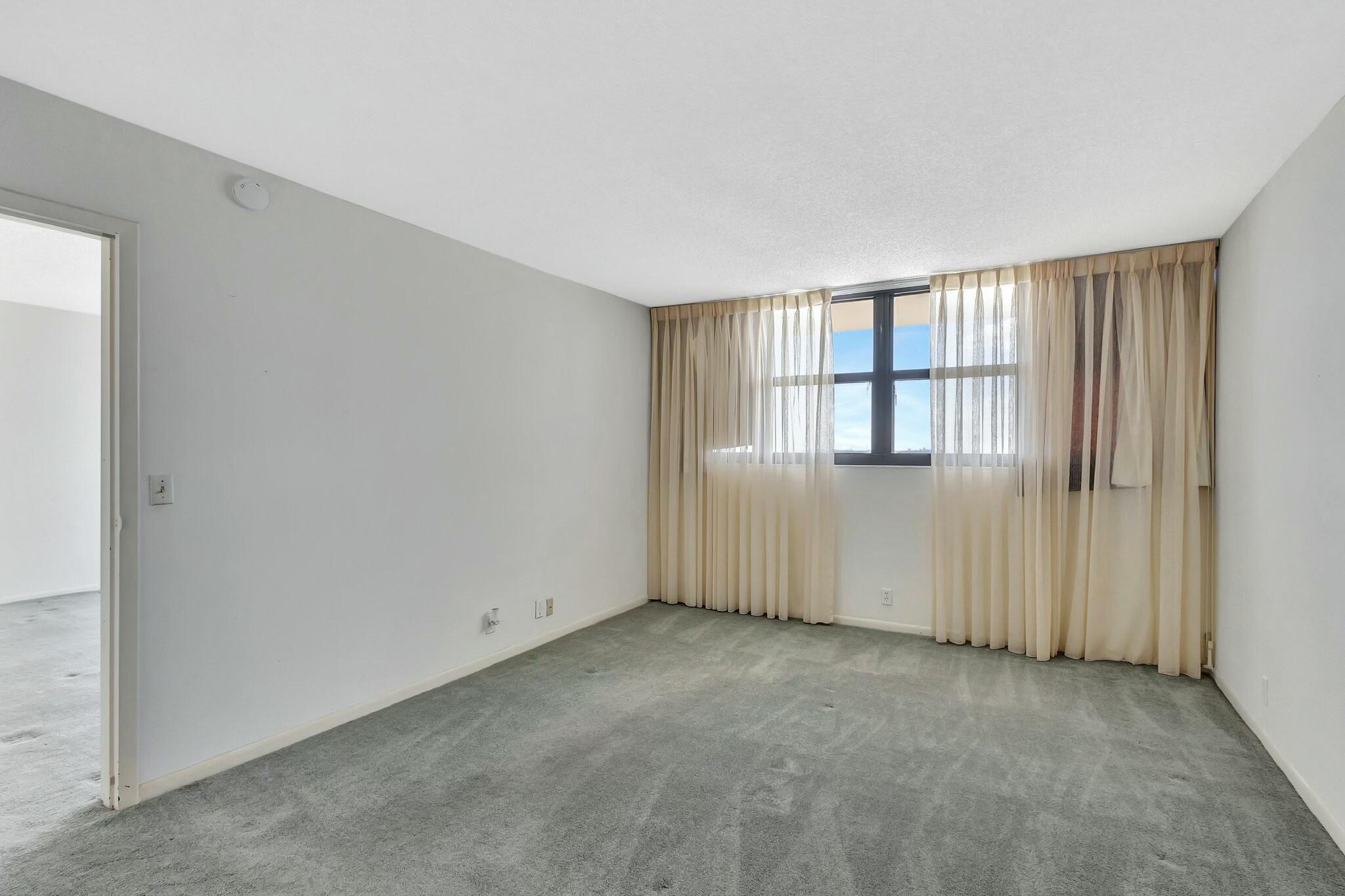 336 Golfview Road, Unit PH #15 North Palm Beach, FL 33408 - Photo 23 of 39 Bedroom #2