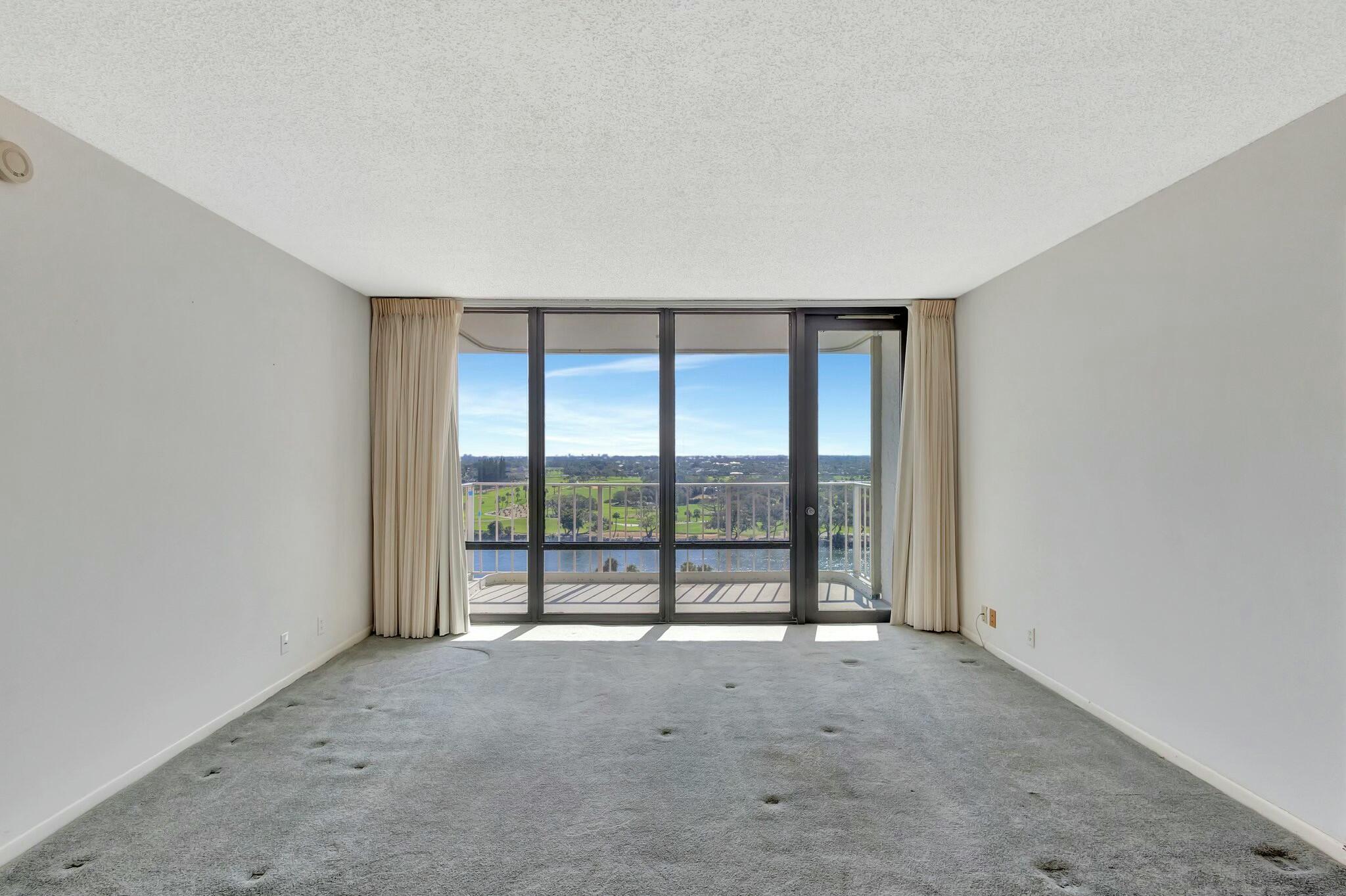 336 Golfview Road, Unit PH #15 North Palm Beach, FL 33408 - Photo 10 of 39 Living Room