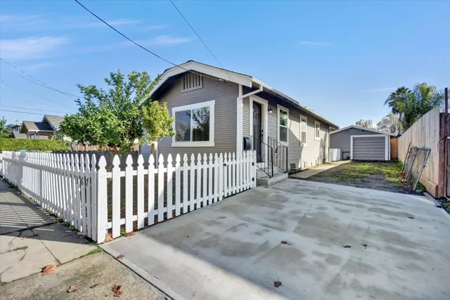 $644,999 | 367 College Street, Hollister, CA 95023