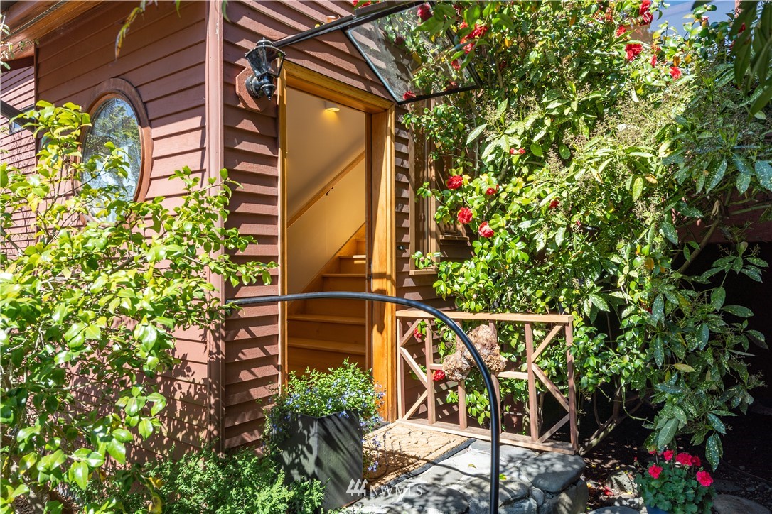 99 Hawthorn Road Bellingham, WA 98225 - Photo 3 of 37