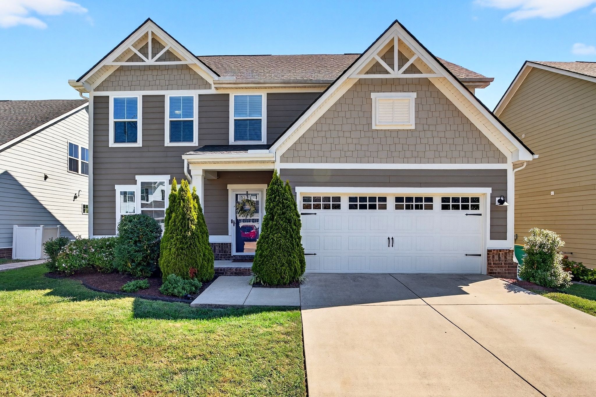 423 Heroit Drive Spring Hill, TN 37174 - Photo 2 of 43 a front view of a house with garden