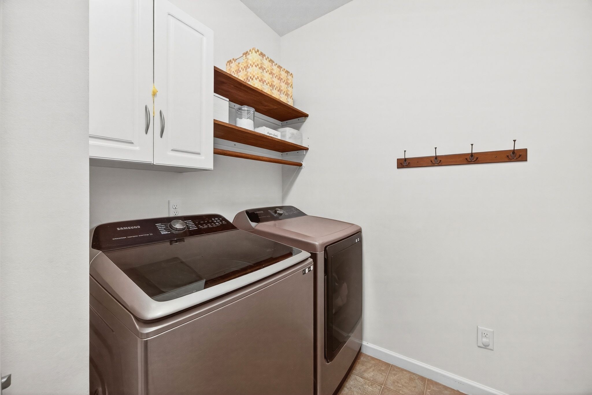 423 Heroit Drive Spring Hill, TN 37174 - Photo 10 of 43 a utility room with dryer and washer