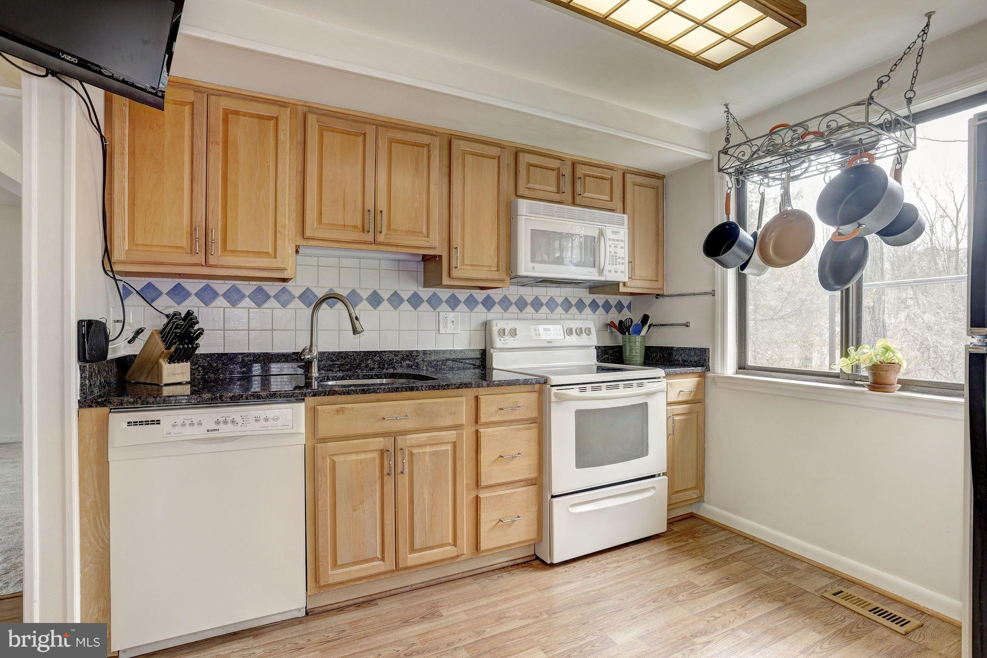 6306 Setting Star Columbia, MD 21045 - Photo 8 of 30 Kitchen