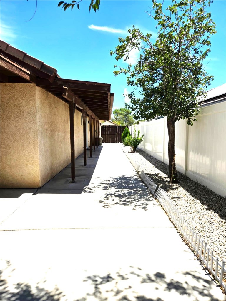 45521 13th Street West Lancaster, CA 93534 - Photo 3 of 15