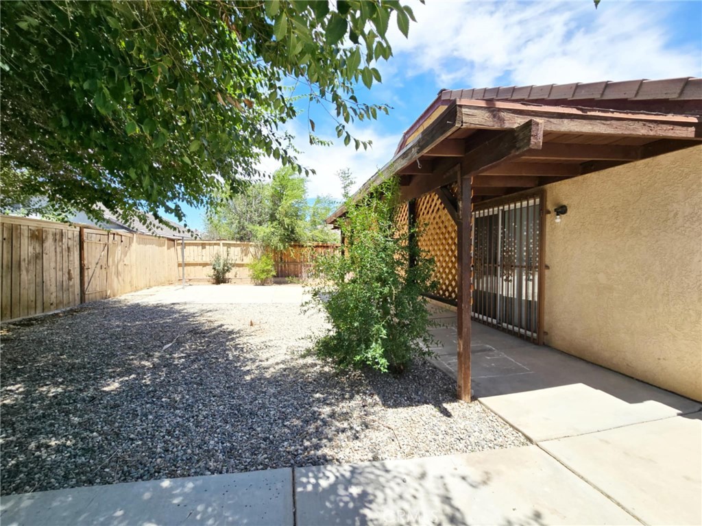 45521 13th Street West Lancaster, CA 93534 - Photo 4 of 15