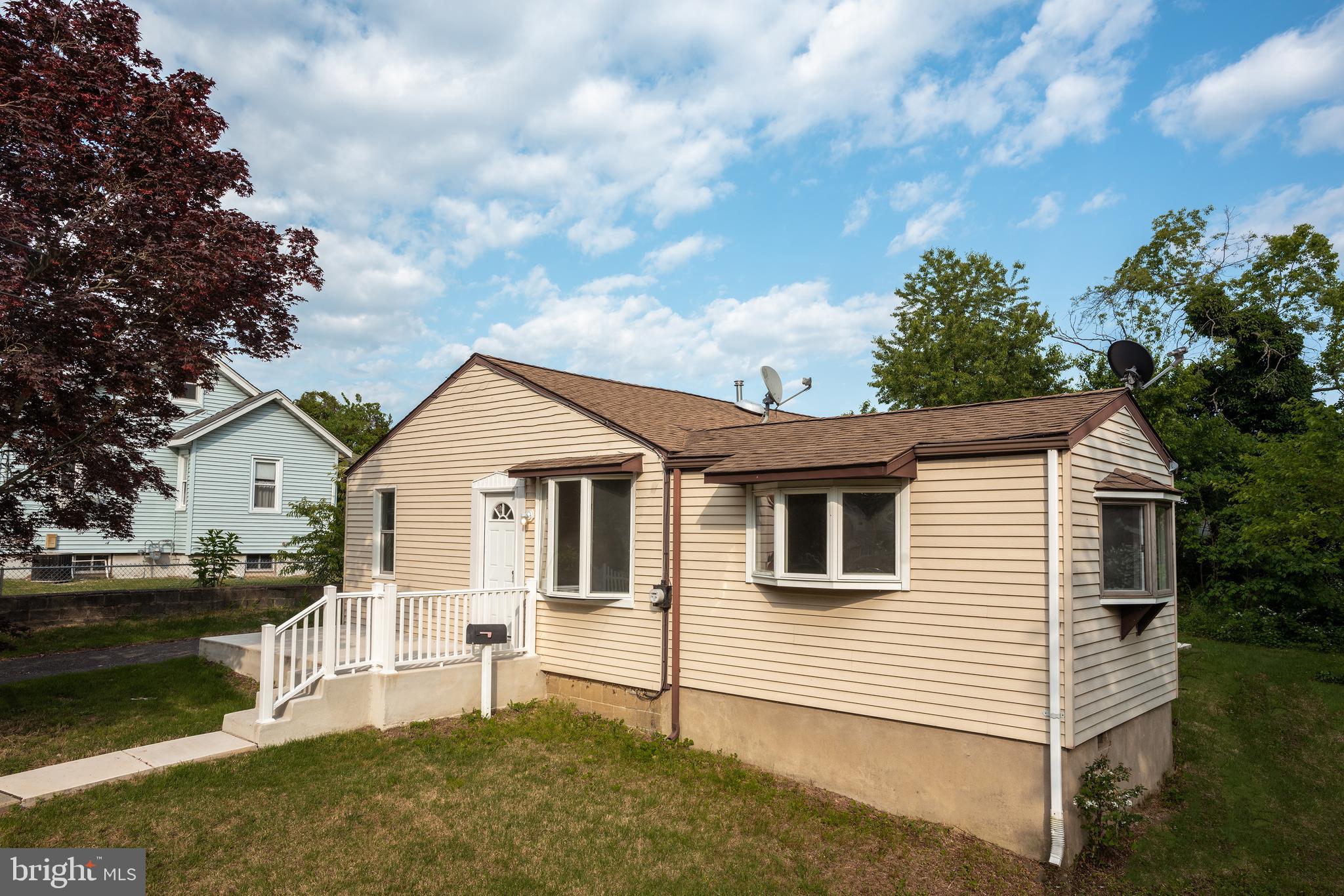 324 East 3rd Avenue Runnemede, NJ 08078 - Photo 2 of 16