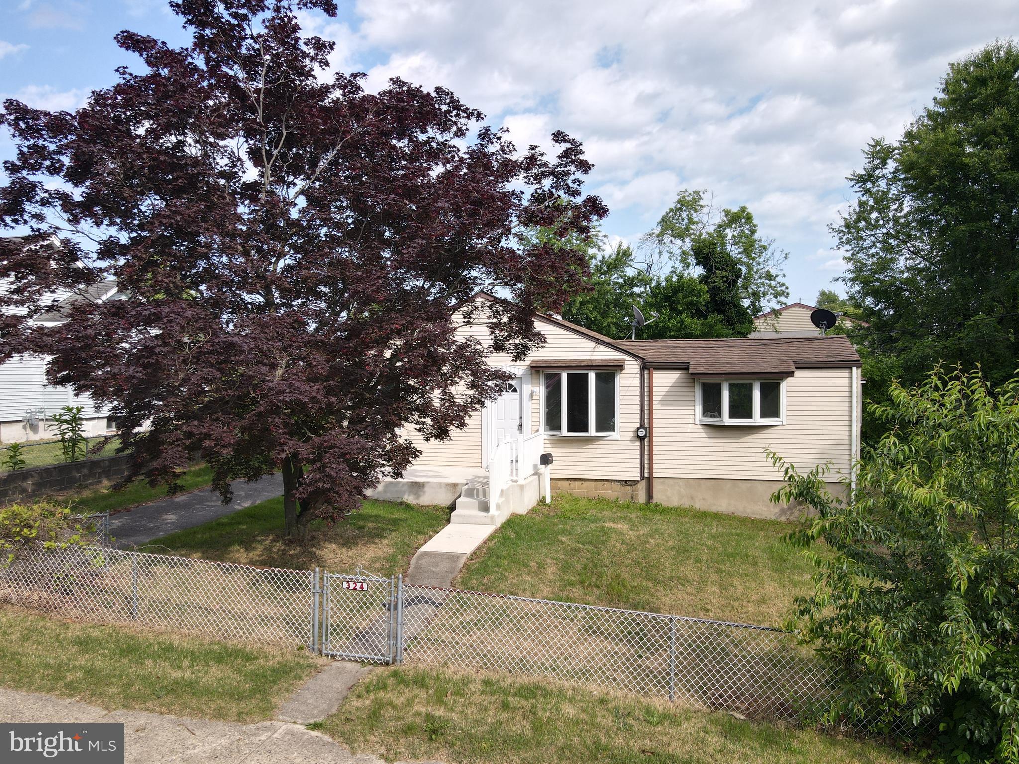 324 East 3rd Avenue Runnemede, NJ 08078 - Photo 3 of 16